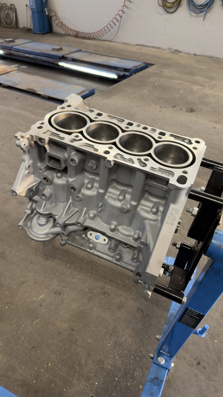 Motorblock auf Montageständer
