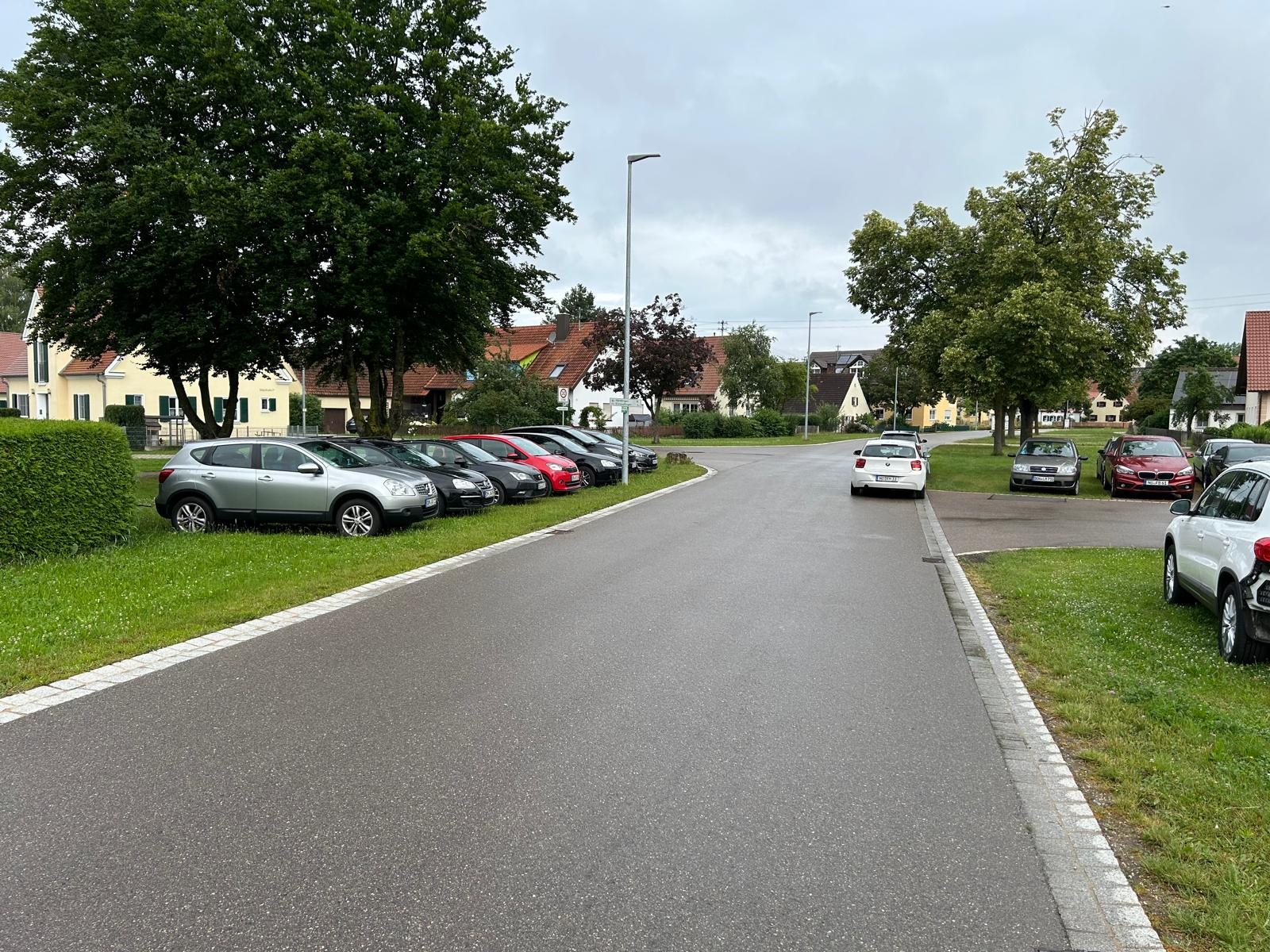 Straße und Zufahrt zur Werkstatt von KFZ Lettenmeier in Alerheim
